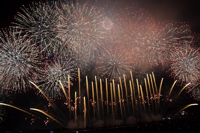 第２７回なにわ淀川花火大会 一般社団法人 大阪青年会議所 世界に誇る強靭都市 大阪の実現 結の心 であたたかな未来をつくろう